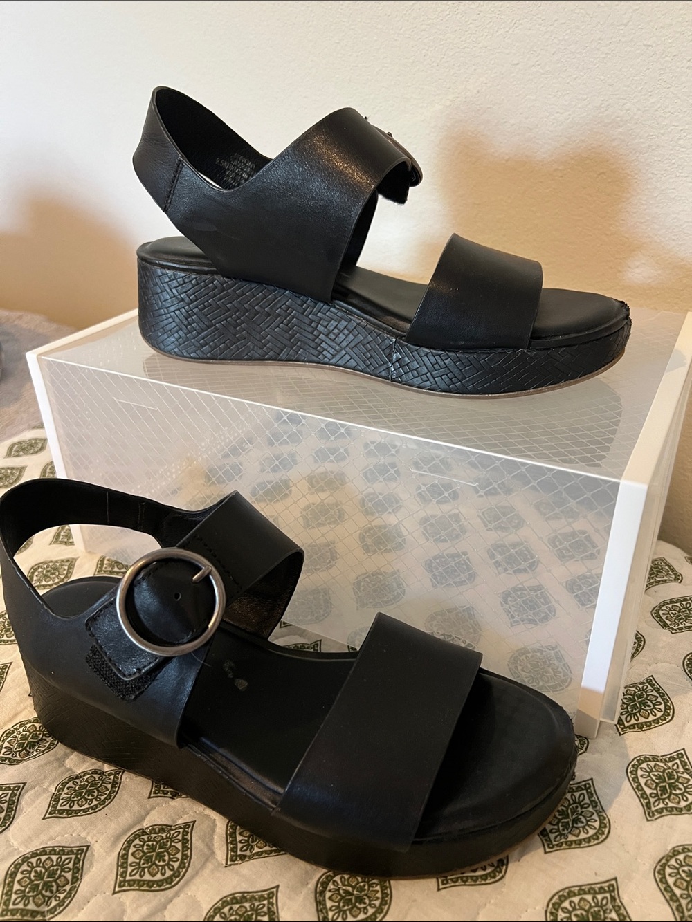 Sofft Faedra Black Ankle Strap Platform Wedge Sandals Size 9.5 Velcro Closure